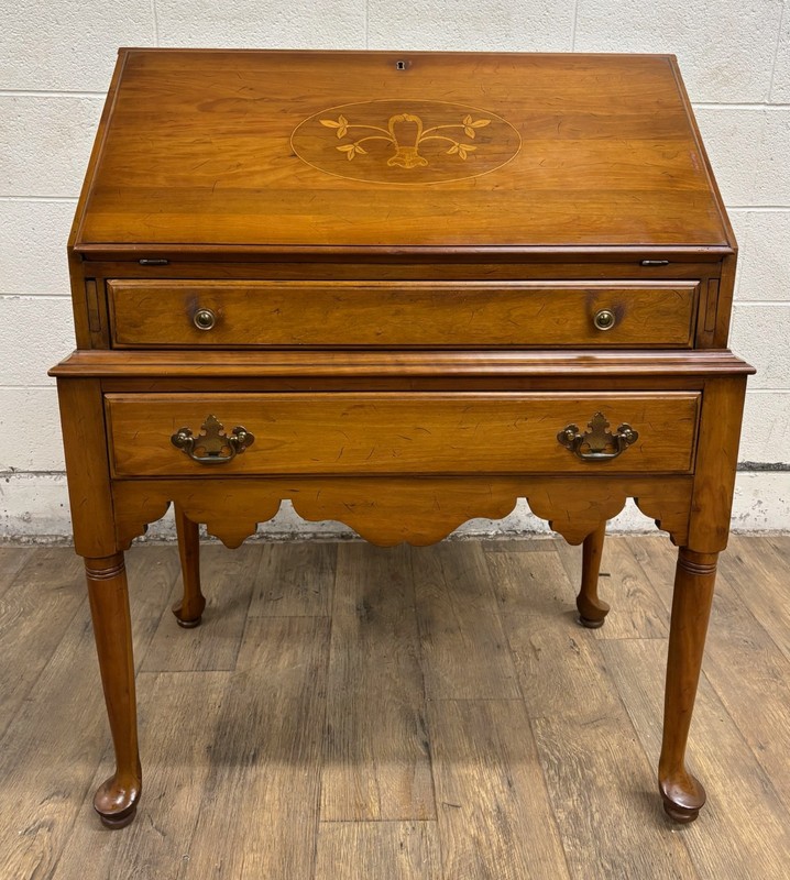 Vintage Davis Cabinet Co Chippendale Queen Anne Style Slant Front Secretary Desk