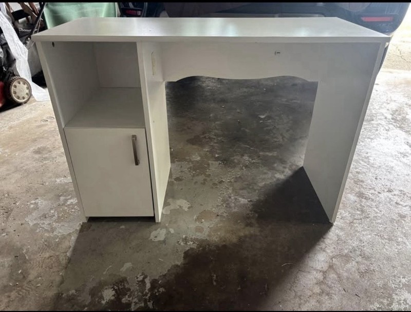 White Contemporary Computer Desk with Drawer & Shelf, Wood Composite, 41x17x30in
